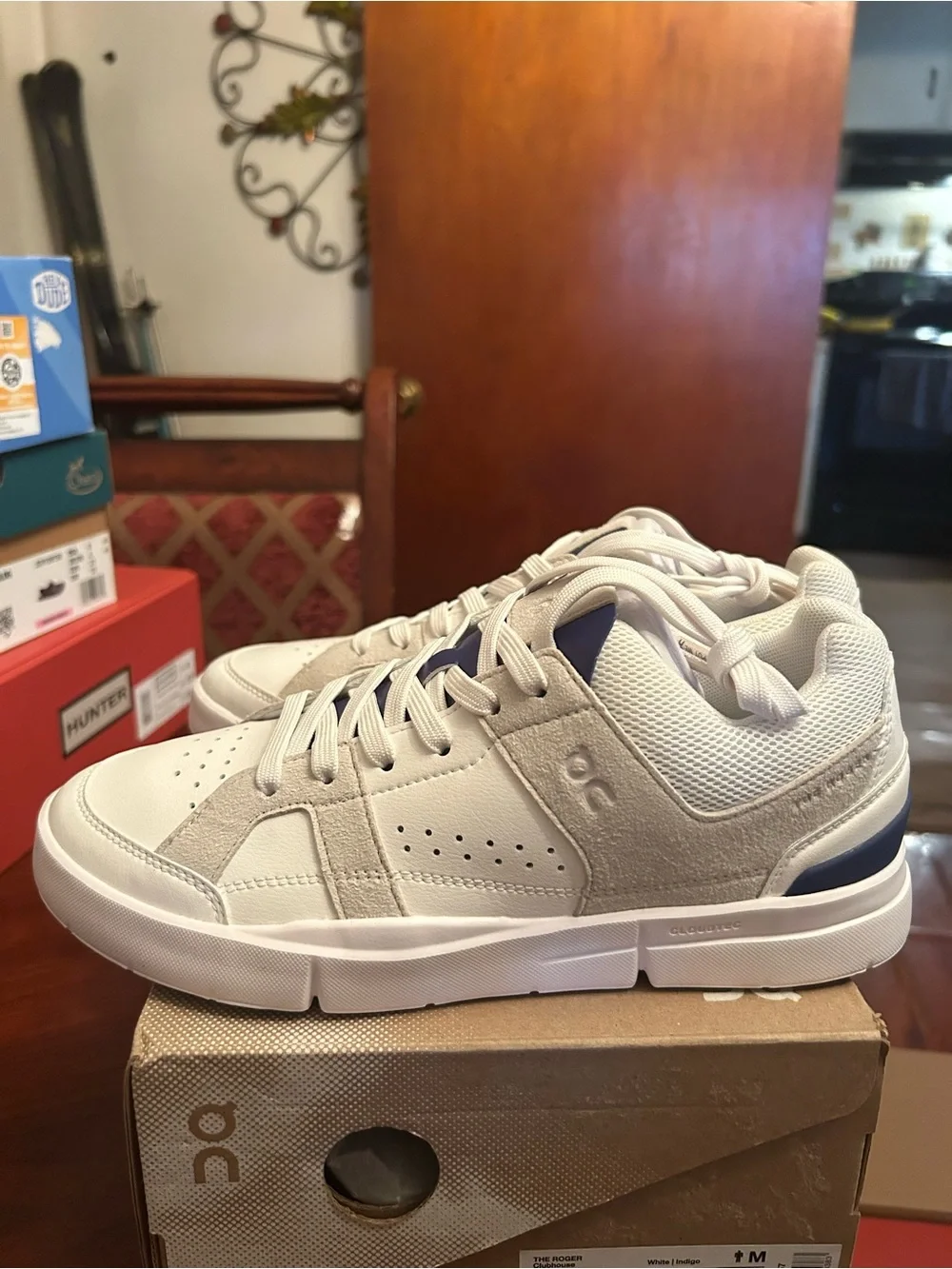 Men’s On Cloud The Roger Clubhouse Sneakers in White/Indigo